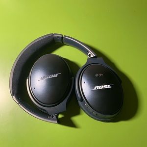 Bose Quiet Comfort 35 II headphones